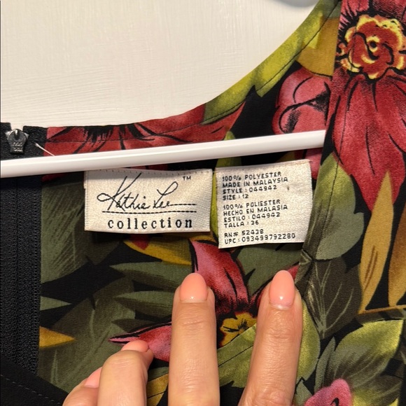 Kathie Lee Collection Black and Red floral sleeveless Sheath Dress - Picture 2 of 4